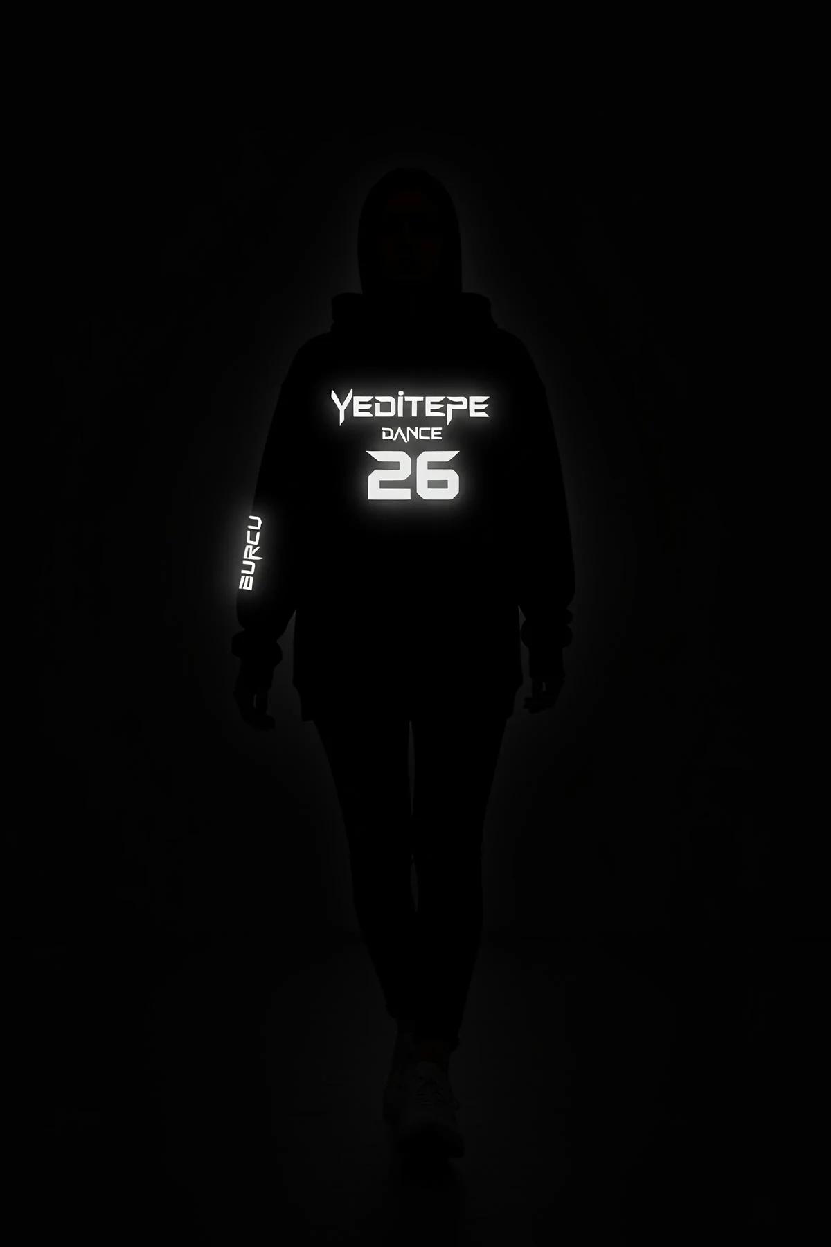 YEDİTEPE DANCE 26 reflektörlü sırt baskılı siyah sweatshirt kolda BURCU ismiyle karanlıkta parlayan görünüm