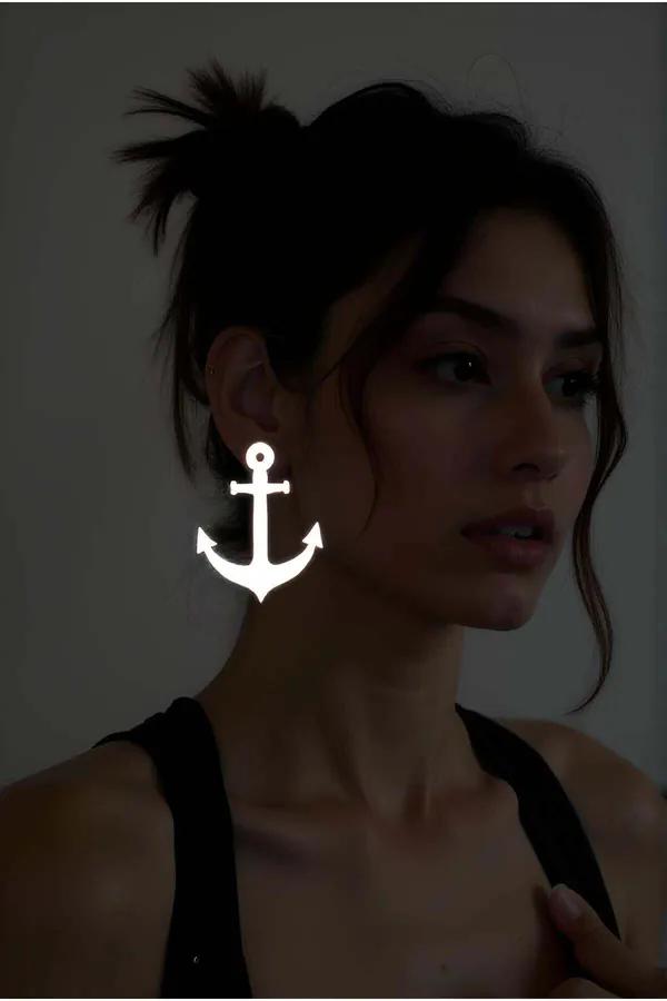 Reflective Anchor Earrings: Unique Statement Jewelry