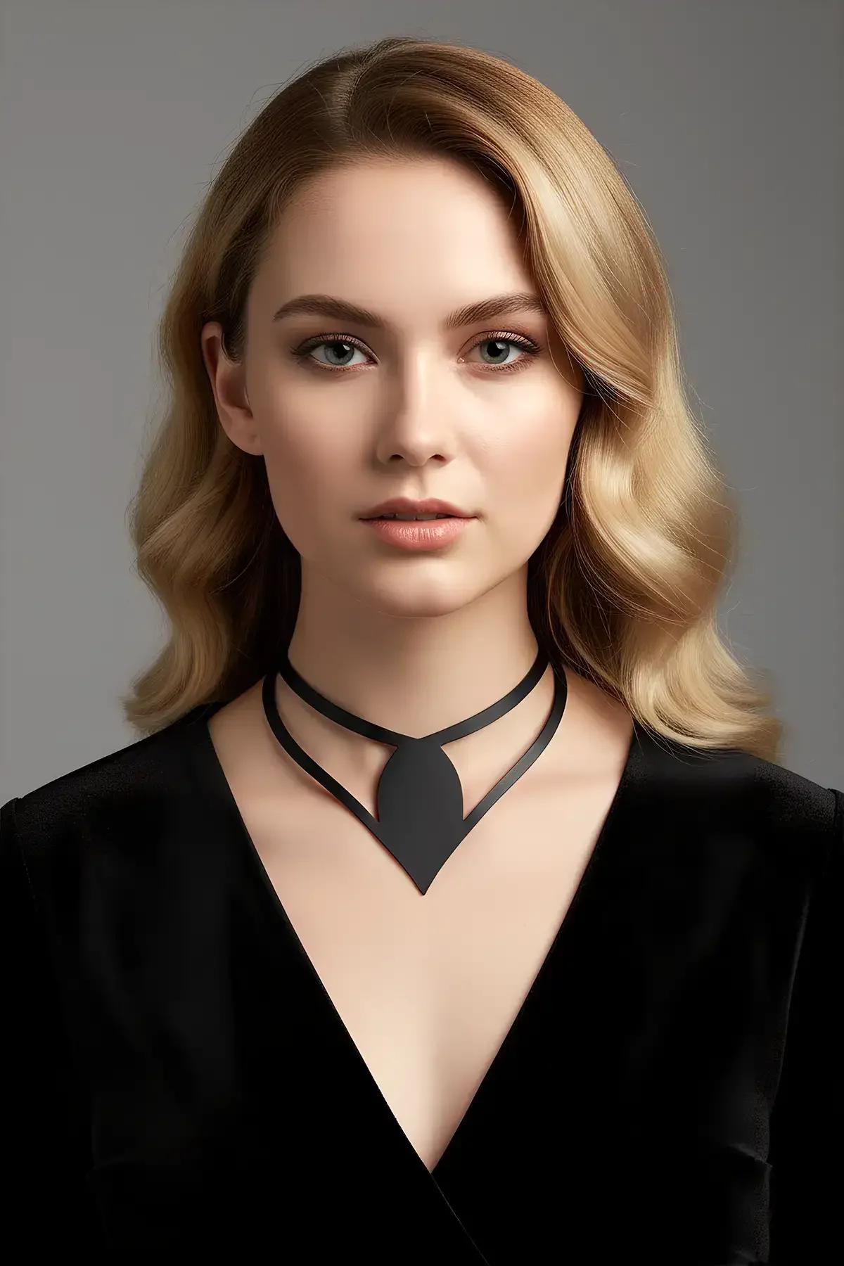 Leather Choker Necklace – Modern Black Statement Design