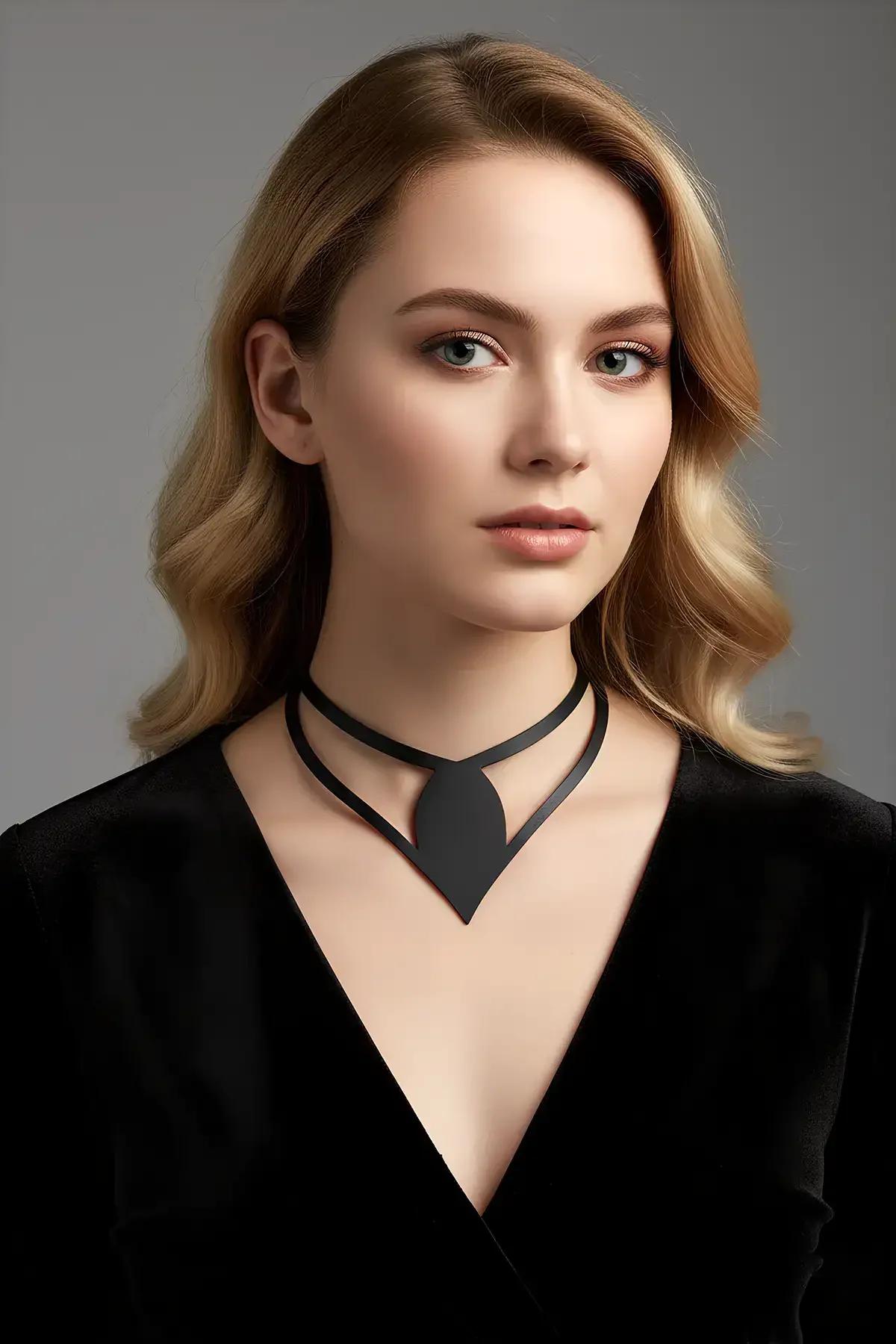 Leather Choker Necklace – Modern Black Statement Design
