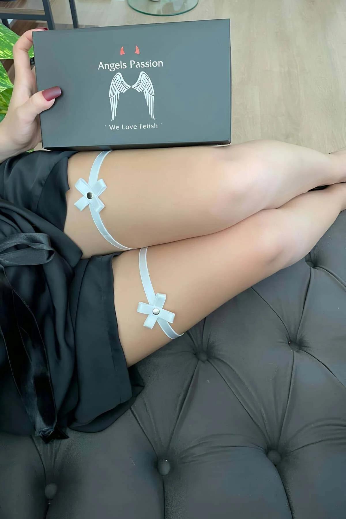 Elegant Elastic Thigh Garter Set with Bow and Pearl Detail