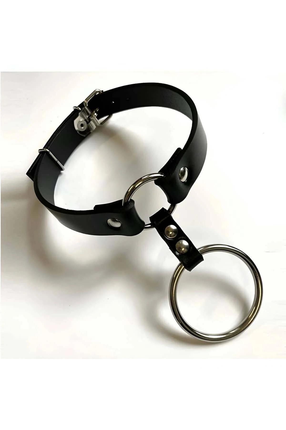 Adjustable Leather Choker with Metal Rings – Secure Fit