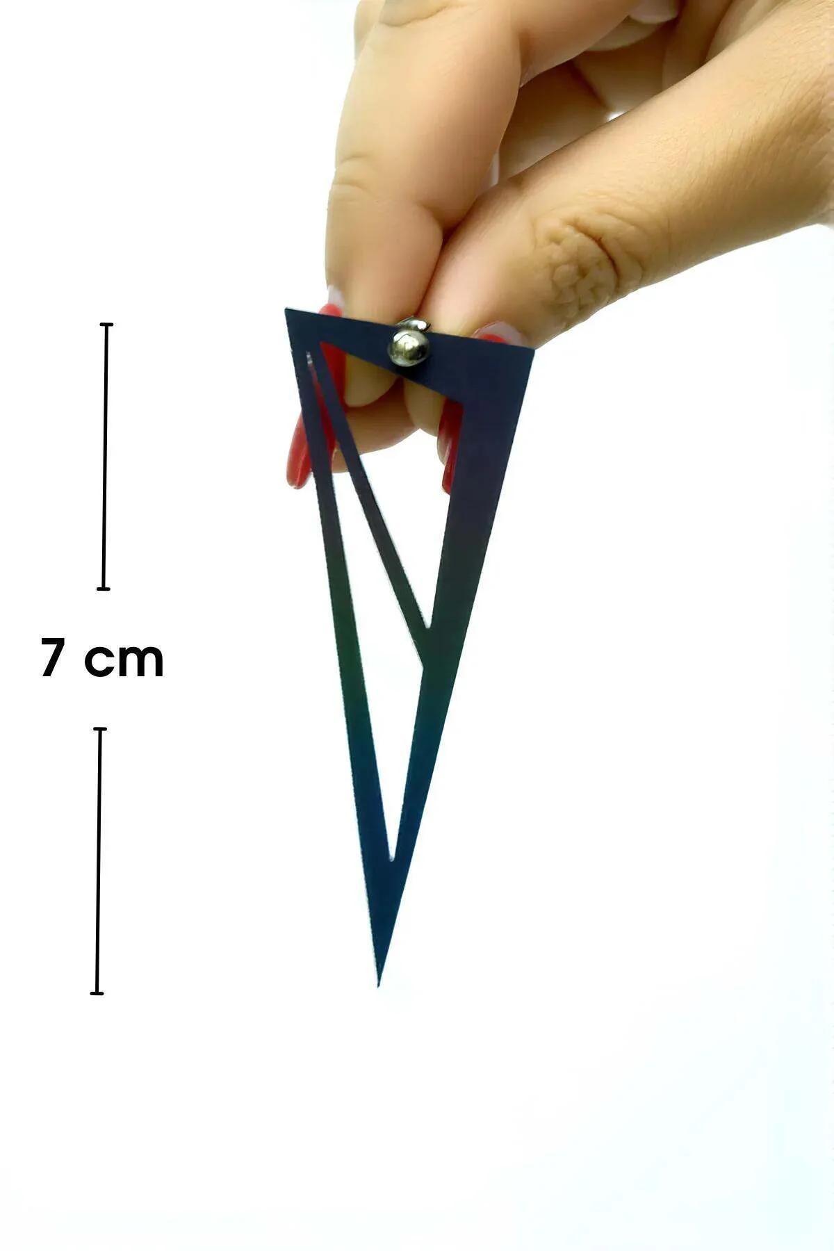 beyaz geometrik sarkıt küpe kulakta, çene altına uzanan yaklaşık 6-7 cm uzunluk profil görünümü