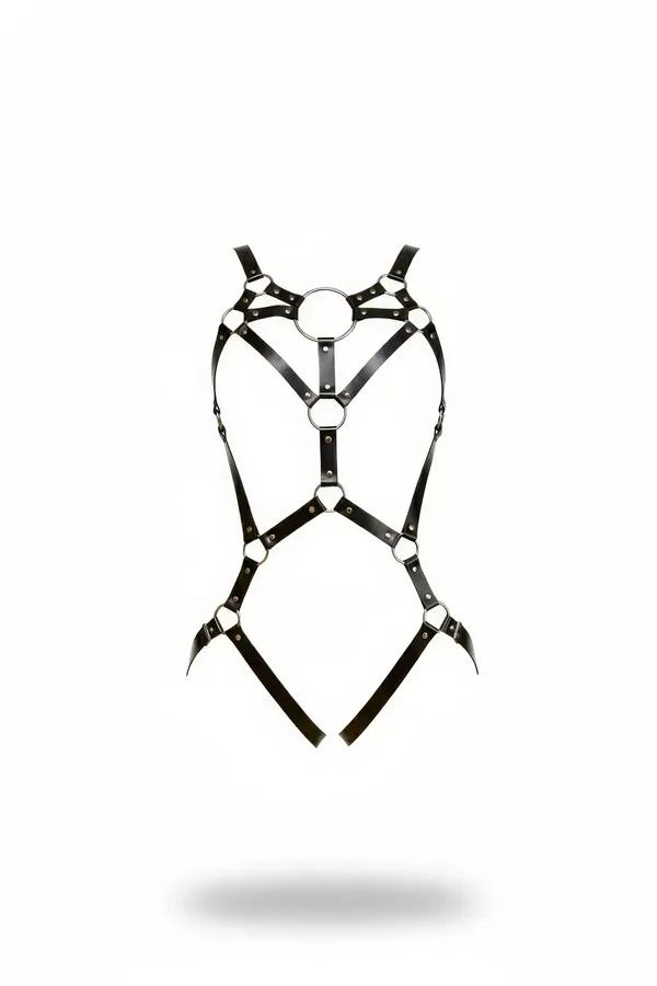 Siyah faux deri full body harness gümüş O-ring detaylı geometrik bant yapısı göğüsten uyluk hattına