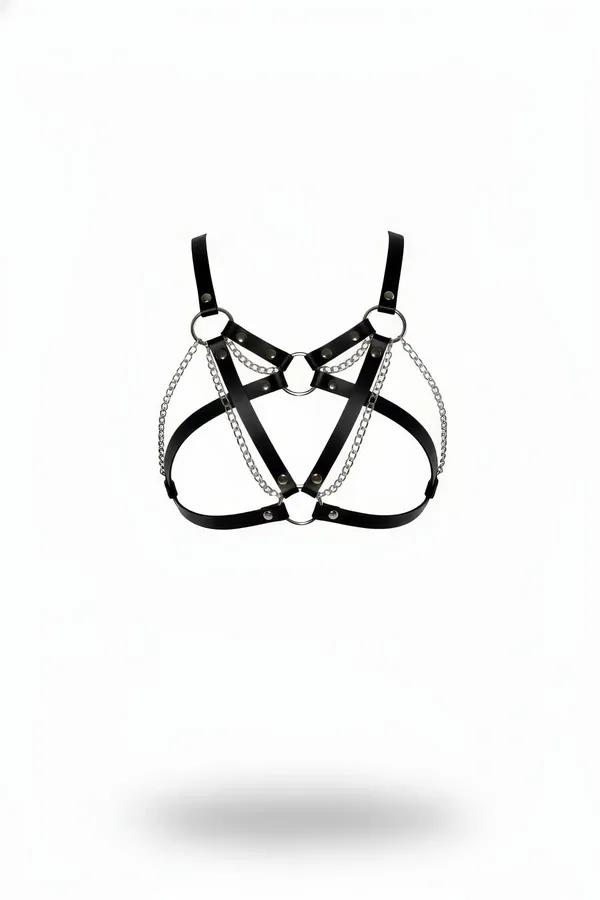 Siyah vegan deri göğüs harness gümüş O-ring ve dekoratif zincir detaylarıyla geometrik kesim