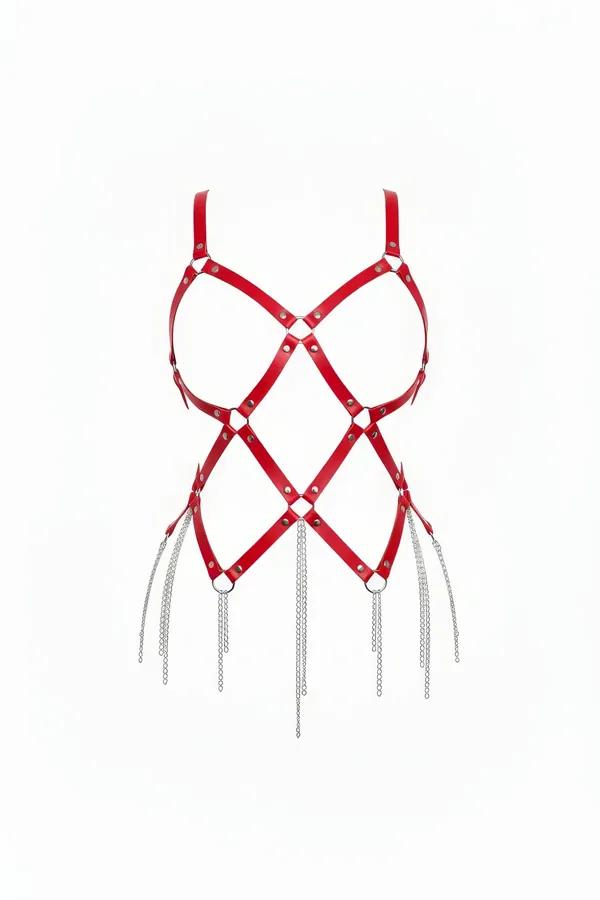 kırmızı suni deri body harness geometrik çapraz bantlar gümüş zincir püsküllü metal perçin detay
