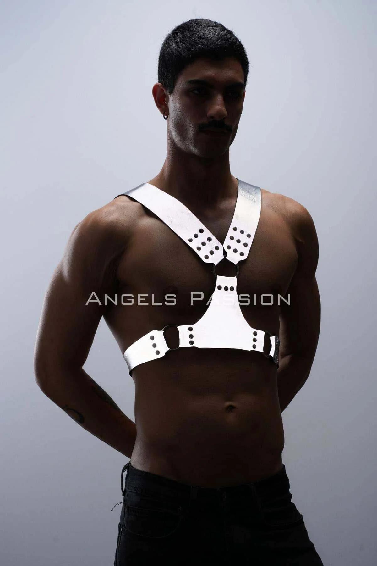 Karanlıkta parlayan beyaz erkek harness Y-bant yapısı bel tokası detayı