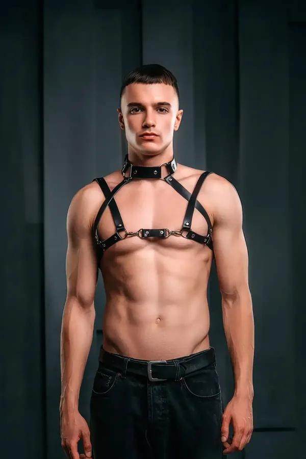 siyah vegan deri erkek göğüs harness yakalıklı çapraz kayış altın D-halka merkez tokası