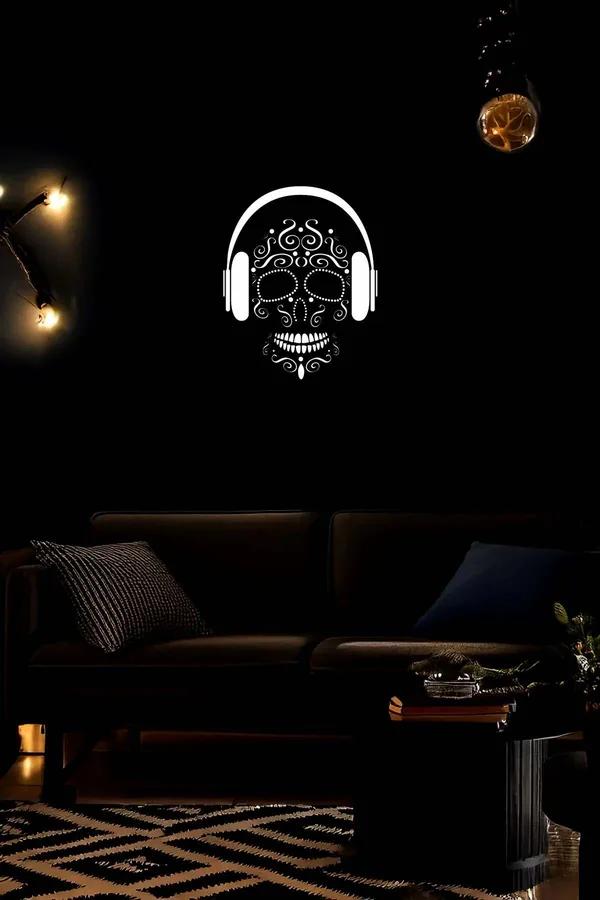 Siyah suni deri üzerine beyaz reflektörlü kulaklıklı Sugar Skull kuru kafa duvar tablosu