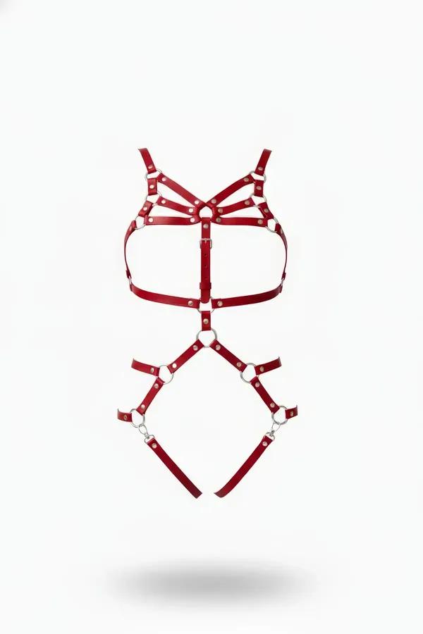 kırmızı faux leather body harness gümüş metal halka detaylı tam vücut çerçeveli bant yapısı