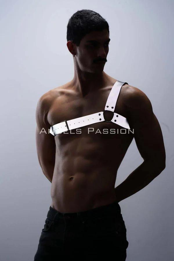 reflektörlü beyaz tek omuz erkek göğüs harness siyah metal O-ring clubwear